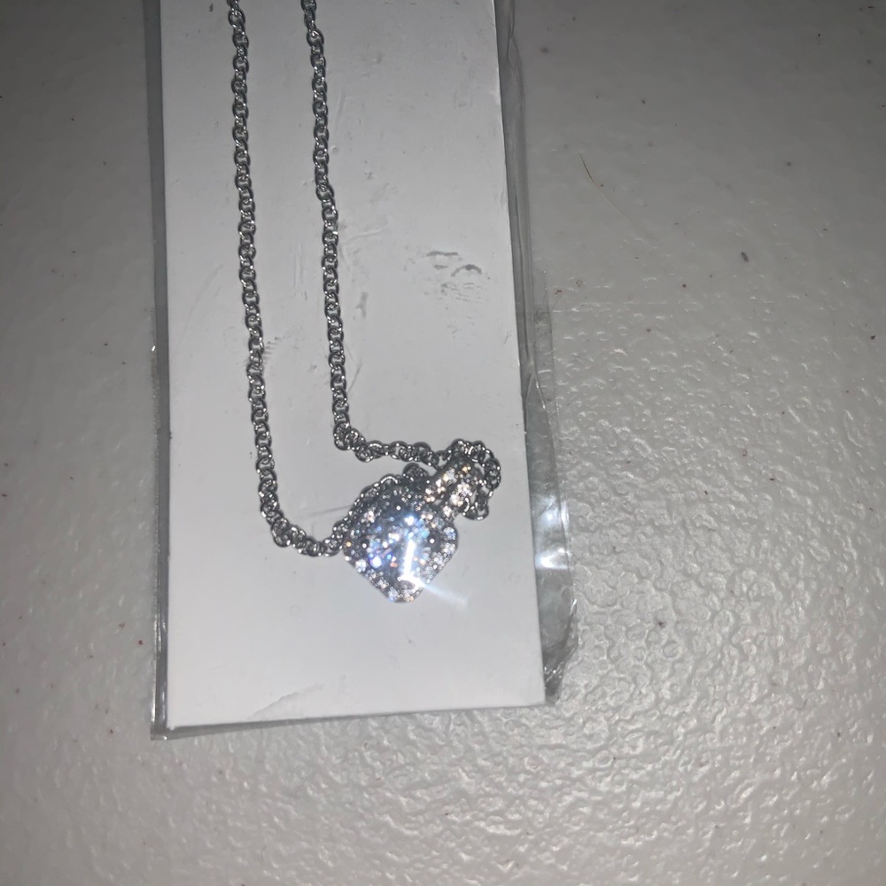 Beautiful Necklace - Picture 3 of 4